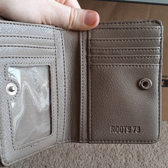 Light Brown Women's Roots Wallet with RFID - Picture 4 of 7